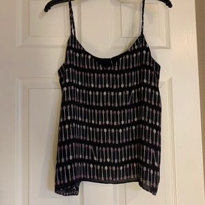 BCBG arrow print top